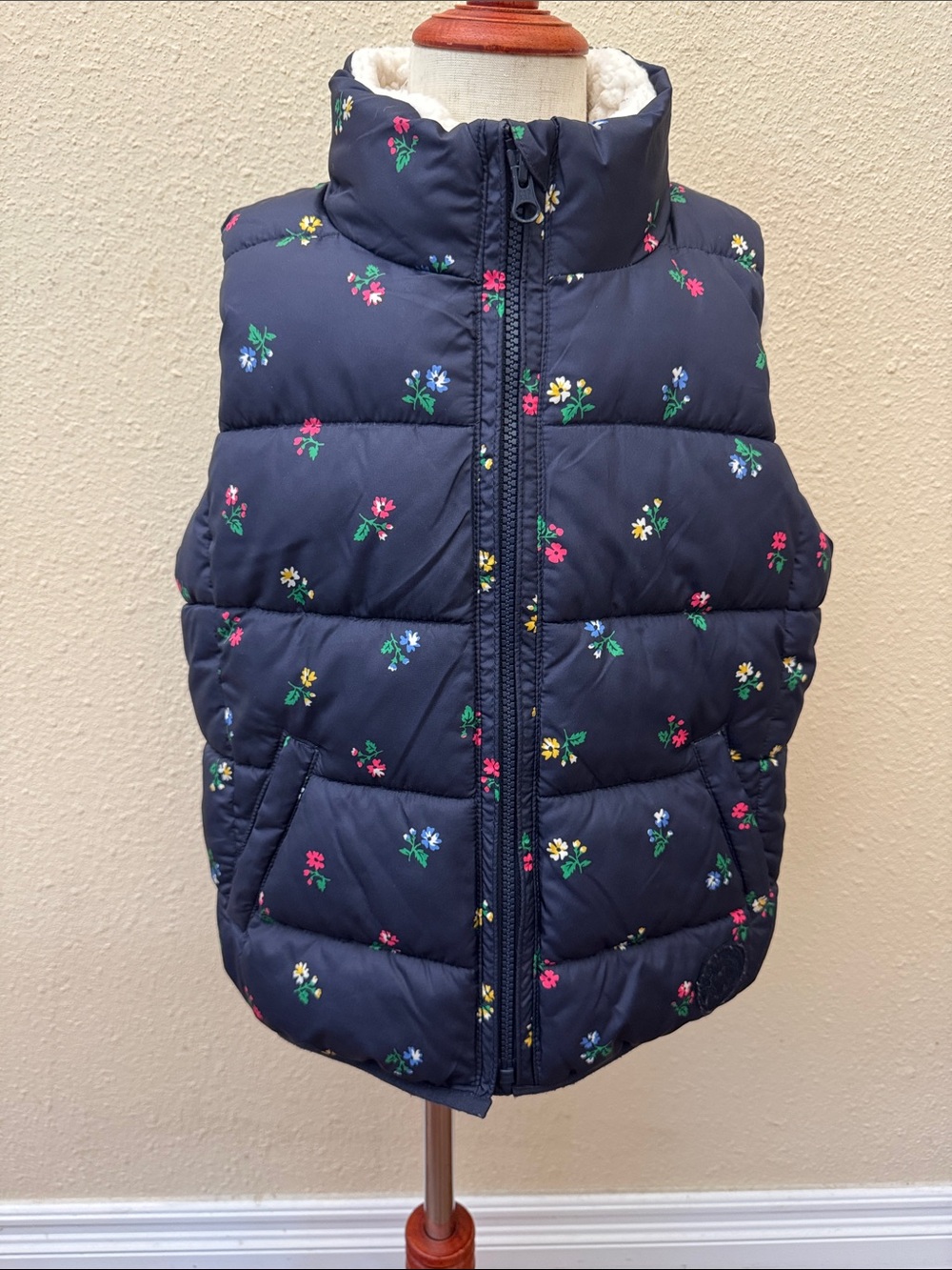 Gap Kids Girls' Navy Floral Puffer Sherpa Lined  Quilted Sleeveless Vest Size M